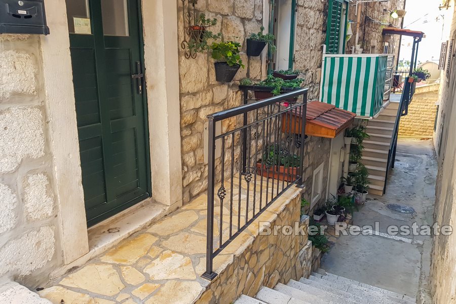 Kamienny dom z trzema mieszkaniami, centrum Splitu