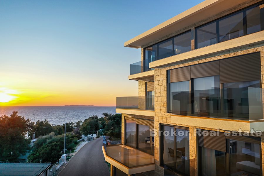 Luksuzni novoizgrađeni stanovi s pogledom na more