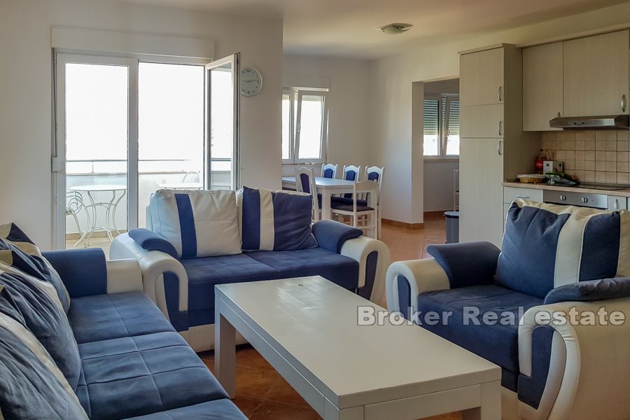 Four bedroom apartment with sea view
