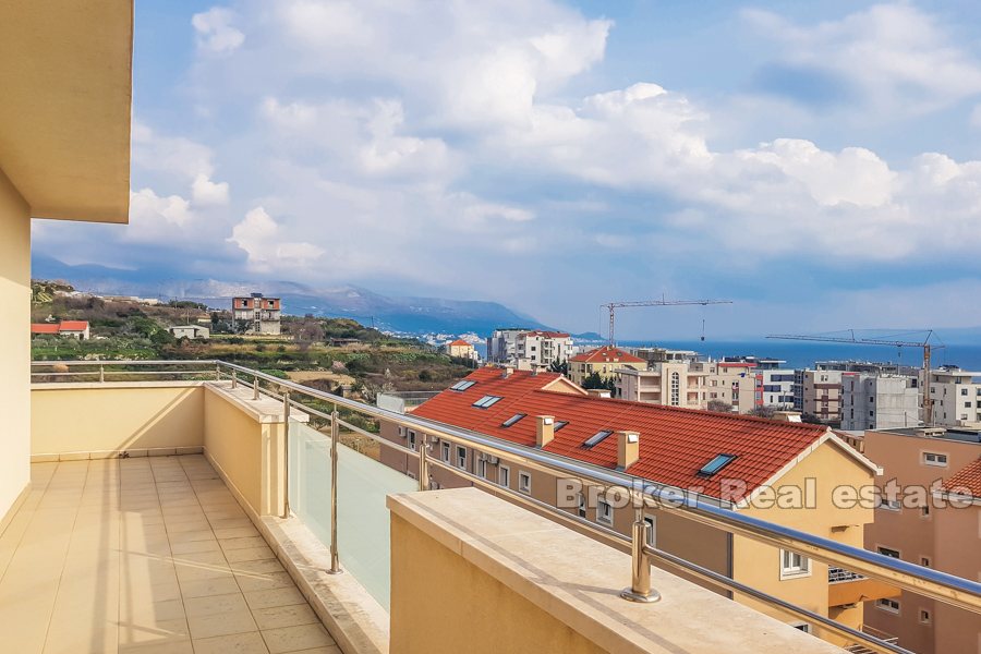 Duplex apartment with sea view, Znjan