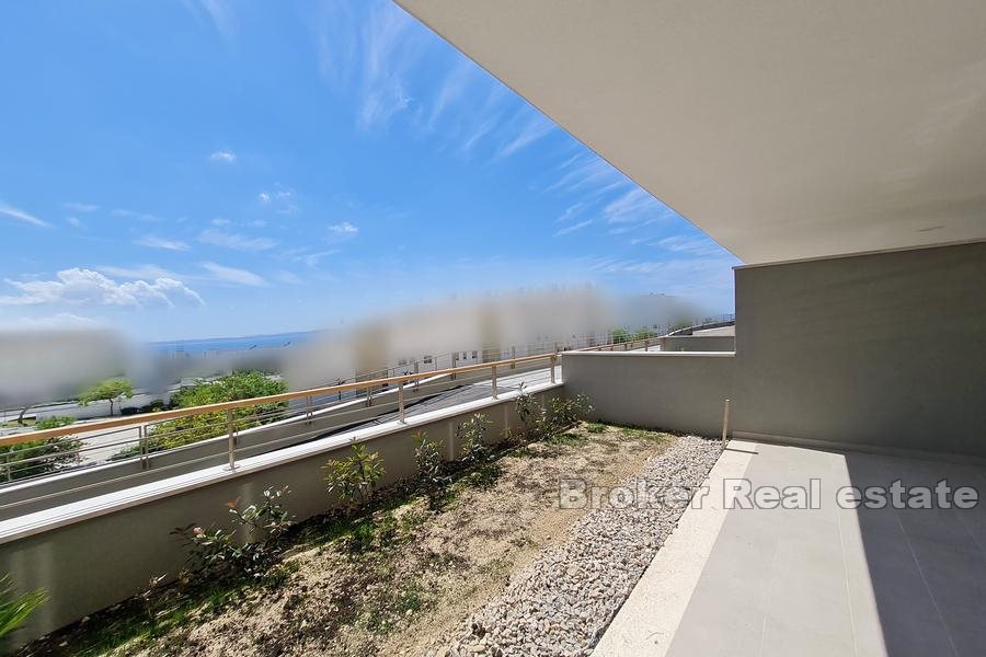 Apartment with garden and sea view in a new building, Žnjan