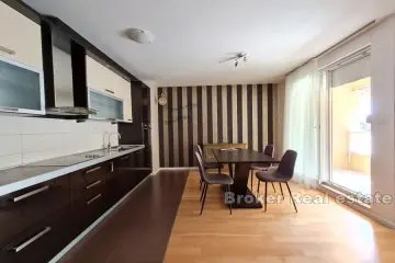 Two bedroom apartment with garage and sea view, Žnjan