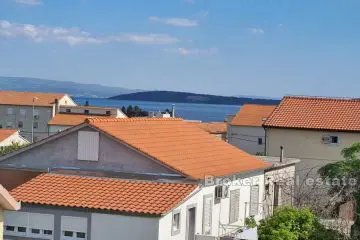 Spacious apartment with garage and sea view, Kaštela