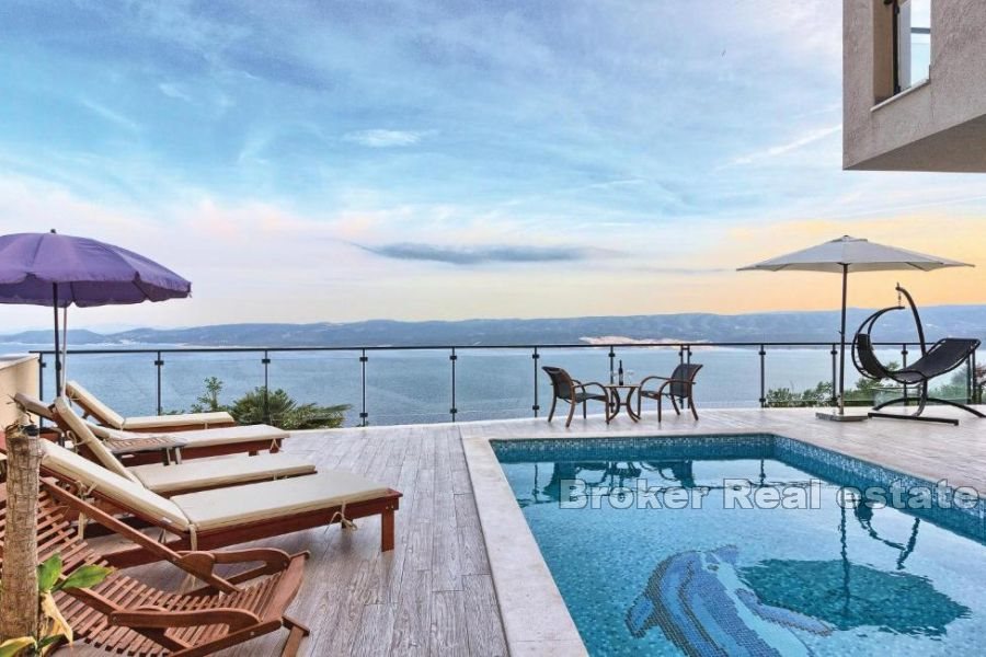 Villa moderne avec piscine et vue mer