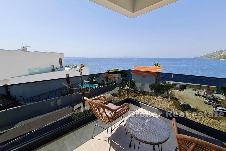 New villa with pool and sea view