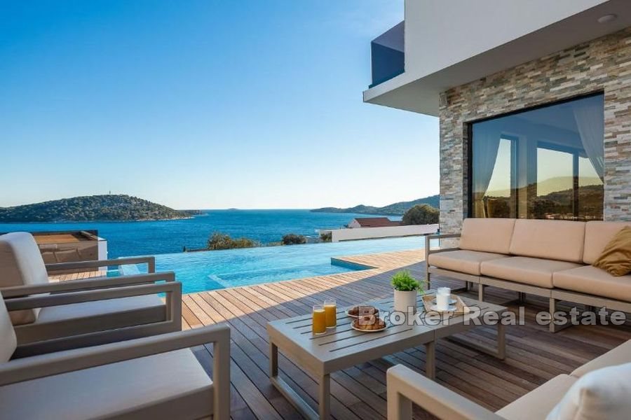 Luxury villa with spectacular sea view