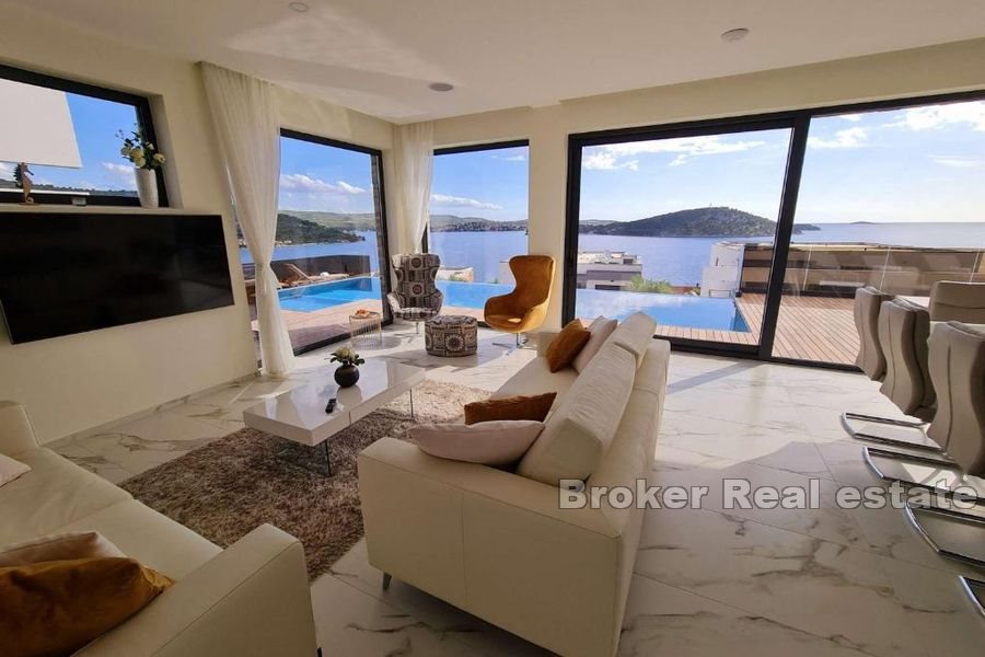 Villa de luxe avec vue spectaculaire sur la mer