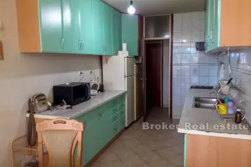 Comfortable four bedroom apartment in Trstenik