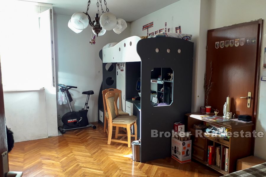 Appartement confortable de quatre chambres à Trstenik