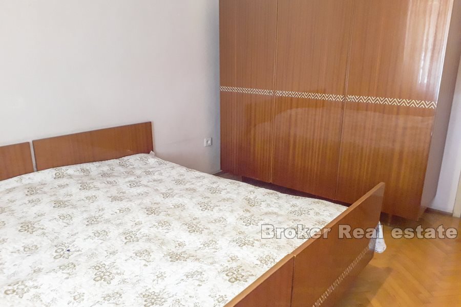 Bekväm lägenhet med 3 sovrum med terrass, Visoka