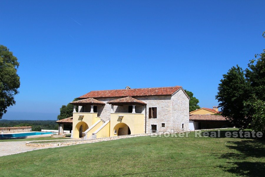 Estate with two houses and a pool