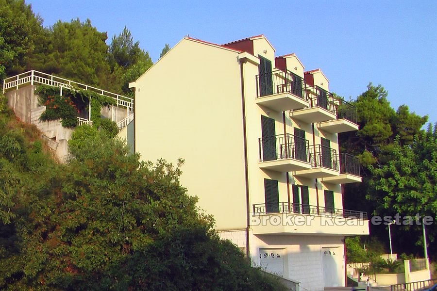 House with three units and sea view