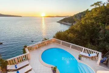 000-2026-111-Dubrovnik-Villa-in-the-first-row-to-the-sea-for-sale