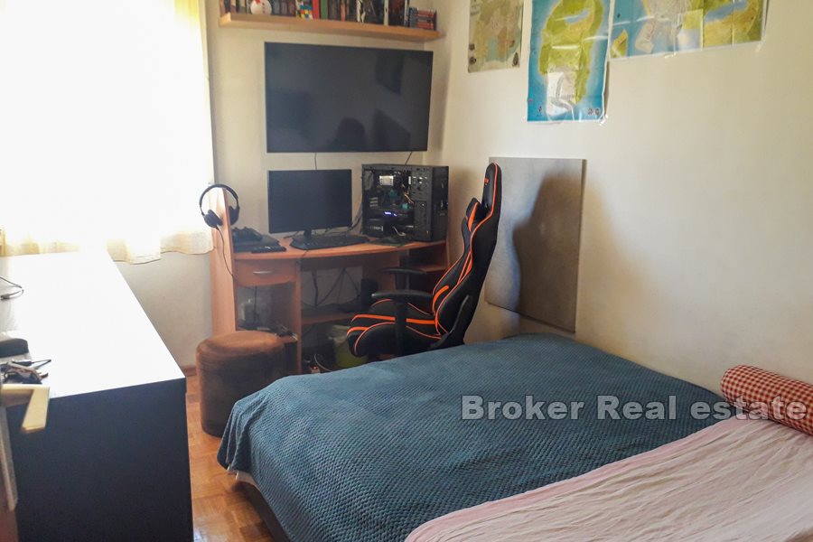 Comfortable 3 bedroom apartment with terrace, Pujanke