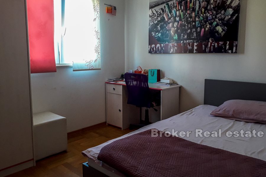 Comfortable three bedroom apartment, Znjan