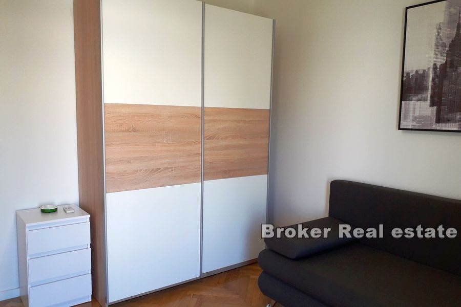 Newly renovated apartment with sea view, Gripe
