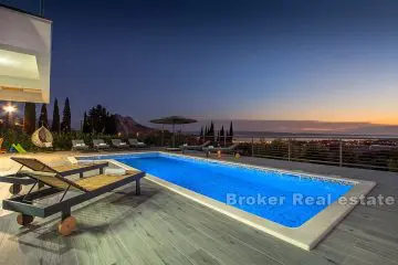 Luxury villa with sea view