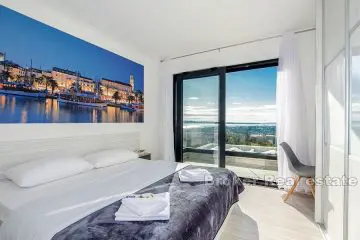 Luxury villa with sea view