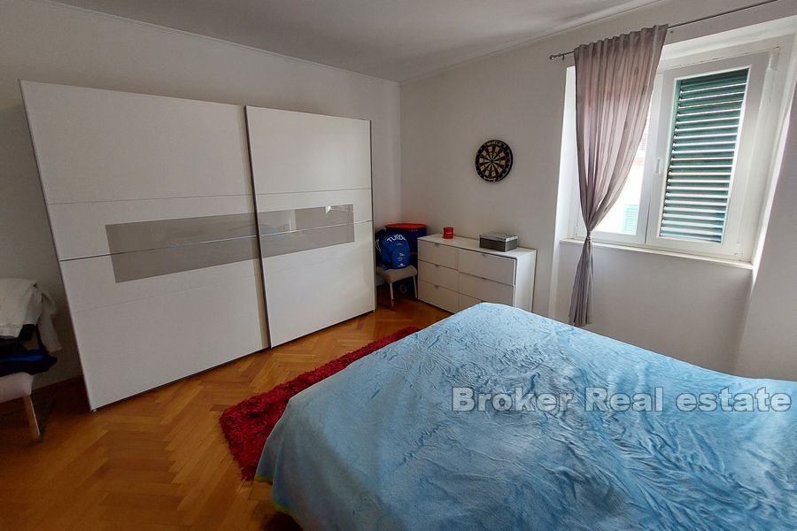 Manuš, elegant three bedroom apartment in the city center