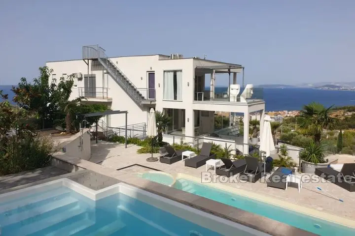 Modern newly built villa with sea view