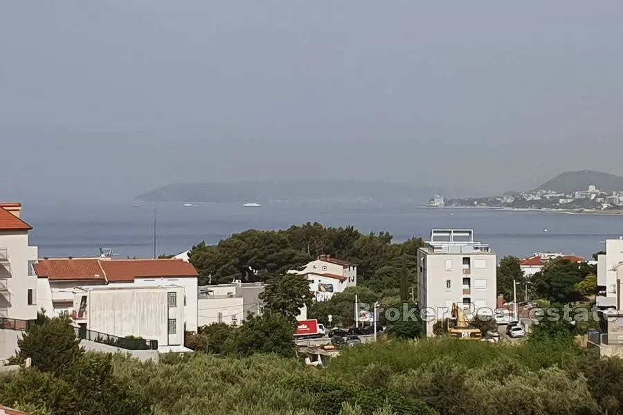 Dom z apartamentami z widokiem na morze