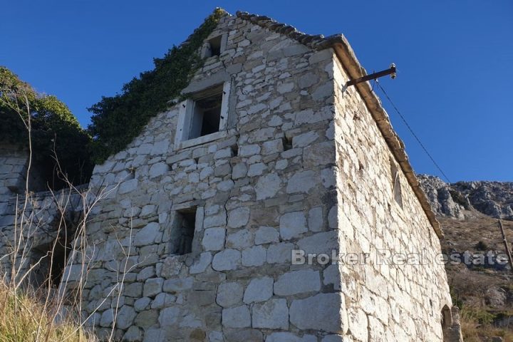 Stone house with sea view