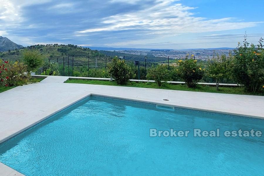 Villa con piscina e vista panoramica