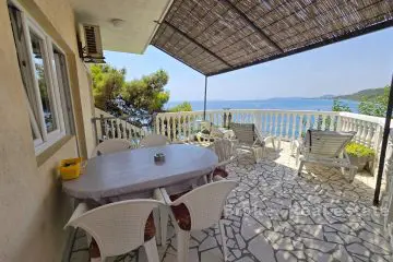 001-2029-79-Split-area-Semi-detached-house-first-row-to-the-sea-for-sale