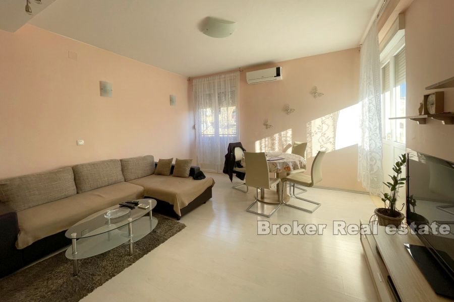 Bol, two-bedroom apartment near the city center