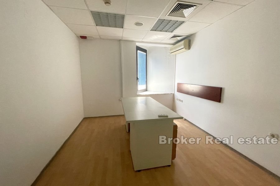 Split 3 - Spacious office space in a frequent location