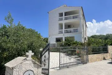 Detached house with a sea view