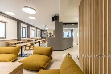 Split 3 - Modern furnished office space