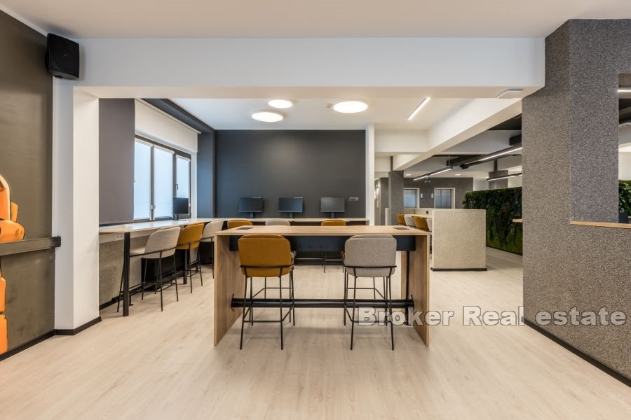 Split 3 - Modern furnished office space