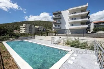 One bedroom apartment with pool