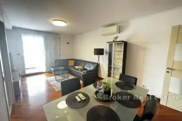 Przestronny apartament z trzema sypialniami