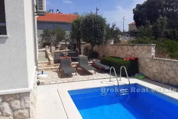 House with pool and panoramic sea view