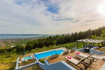 Luxusvilla mit Panoramablick auf das Meer