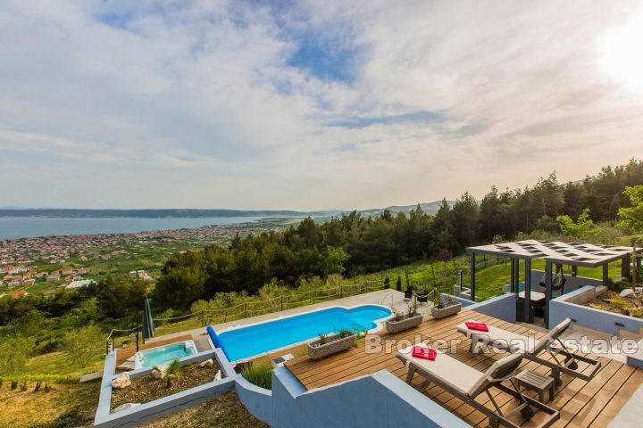 Villa de luxe avec vue panoramique sur la mer