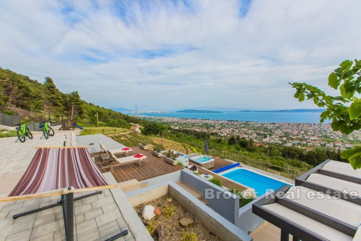 Luxusvilla mit Panoramablick auf das Meer