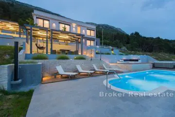 Villa de luxe avec vue panoramique sur la mer