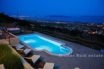 Villa de luxe avec vue panoramique sur la mer