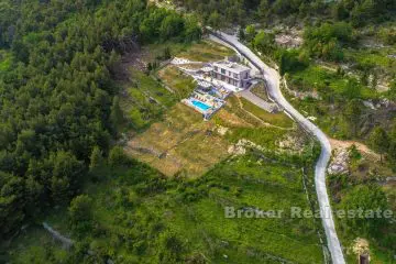 Lyxig villa med panoramautsikt över havet