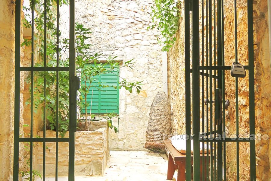 Casa in pietra mediterranea