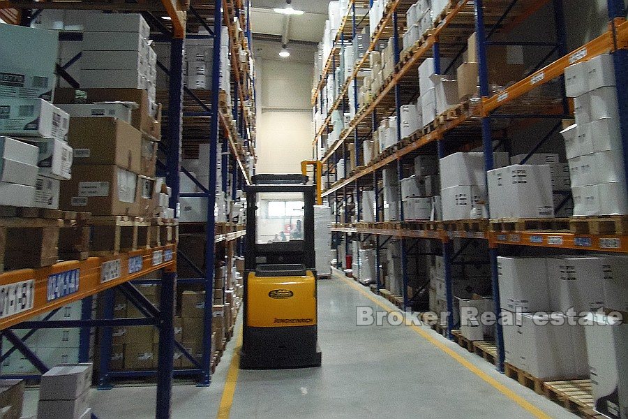 Logistics distribution center
