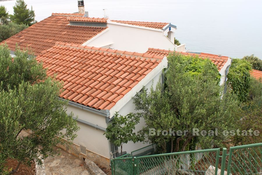 House and building land with open sea view
