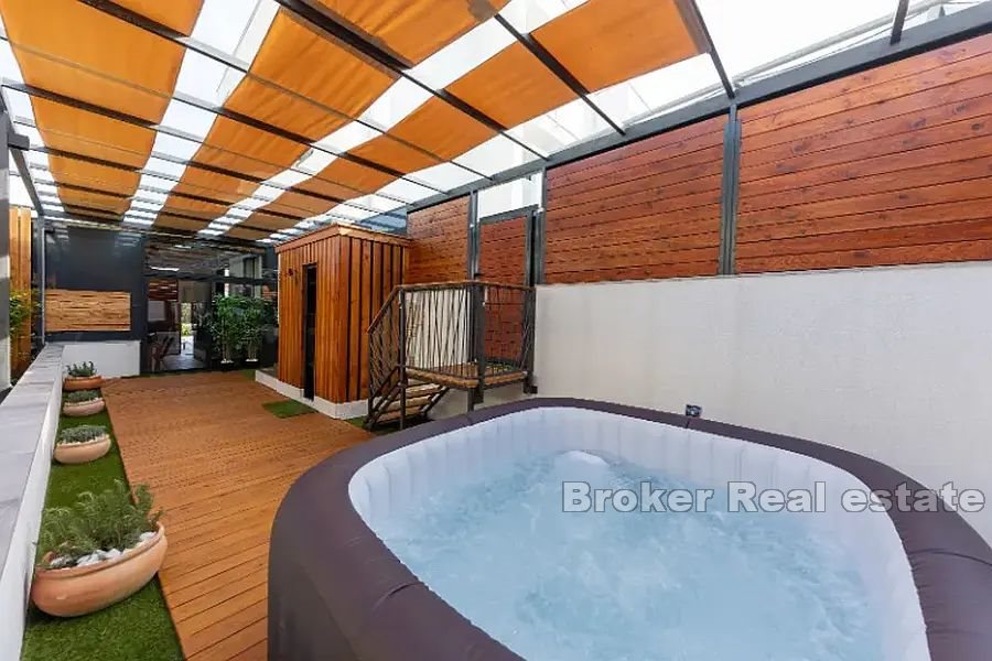 Appartamento moderno con piscina