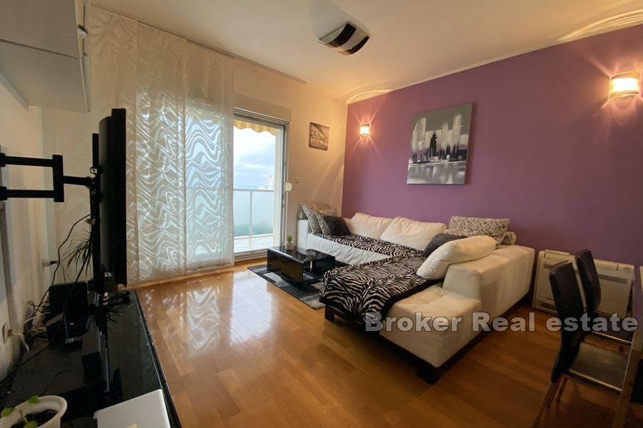 Pazdigrad, attractive two bedroom apartment with yard