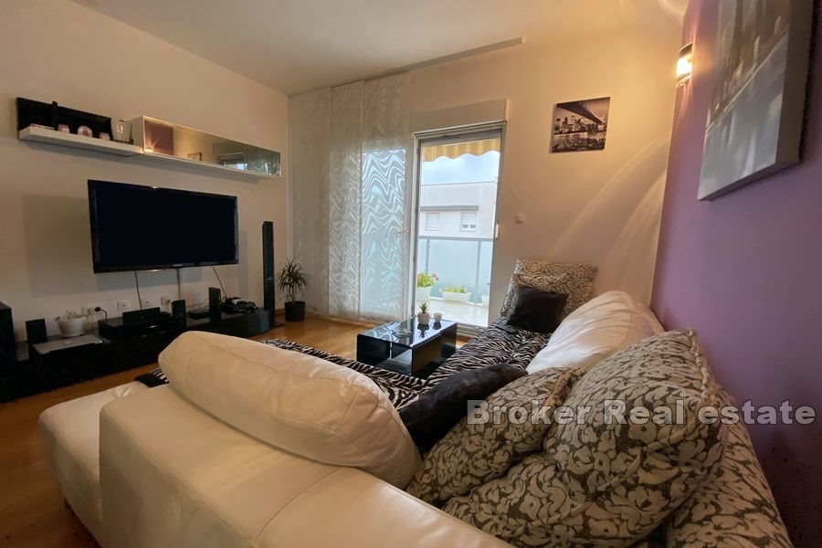 Pazdigrad, attractive two bedroom apartment with yard
