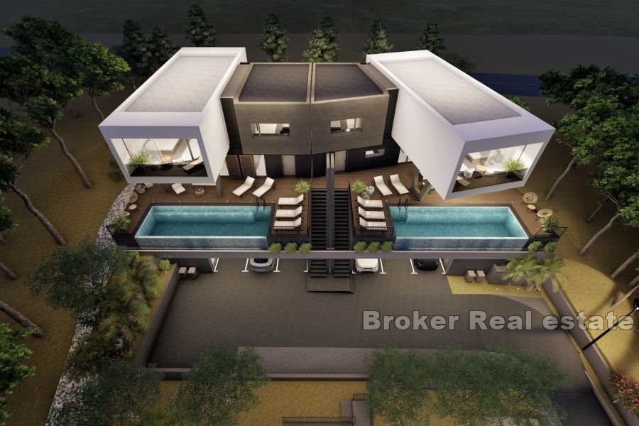 Luxus-Doppelhaushälfte mit Pool