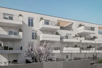 Appartements en construction avec vue mer